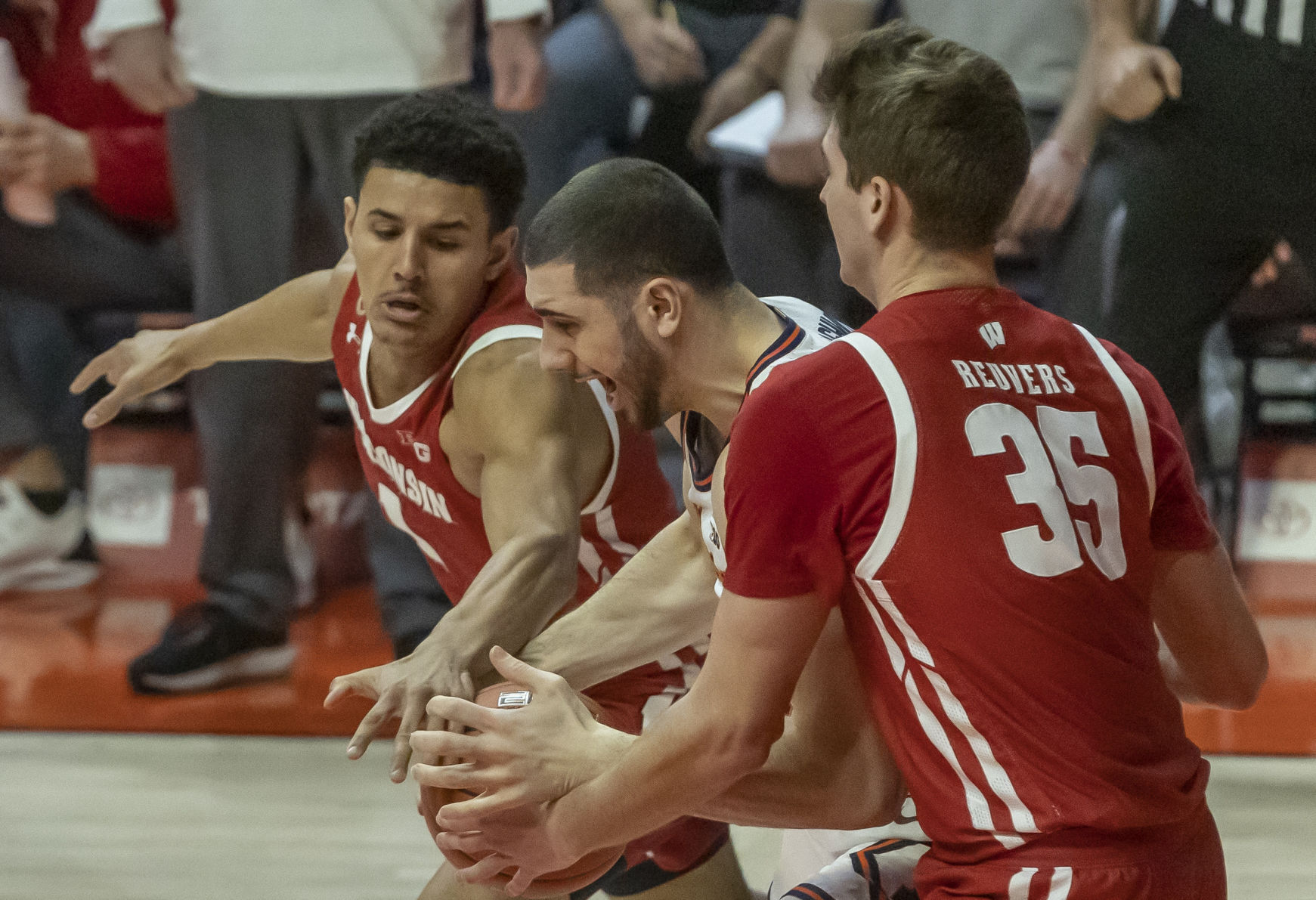 Illinois 75, UW 60